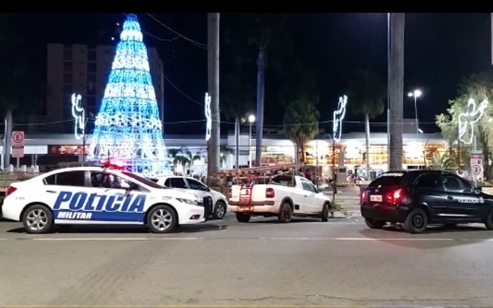 Criança de 8 anos morre eletrocutada após encostar em decoração de Natal |  VEJA SÃO PAULO