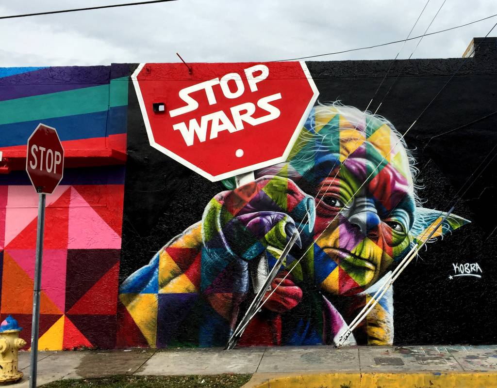 Painel de Kobra em Miami inspirado em personagem Yoda, de Star Wars, feito em 2015 no distrito de Wynwood.