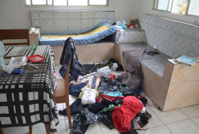 Imagem mostra quarto de Champinha revirado após agressão