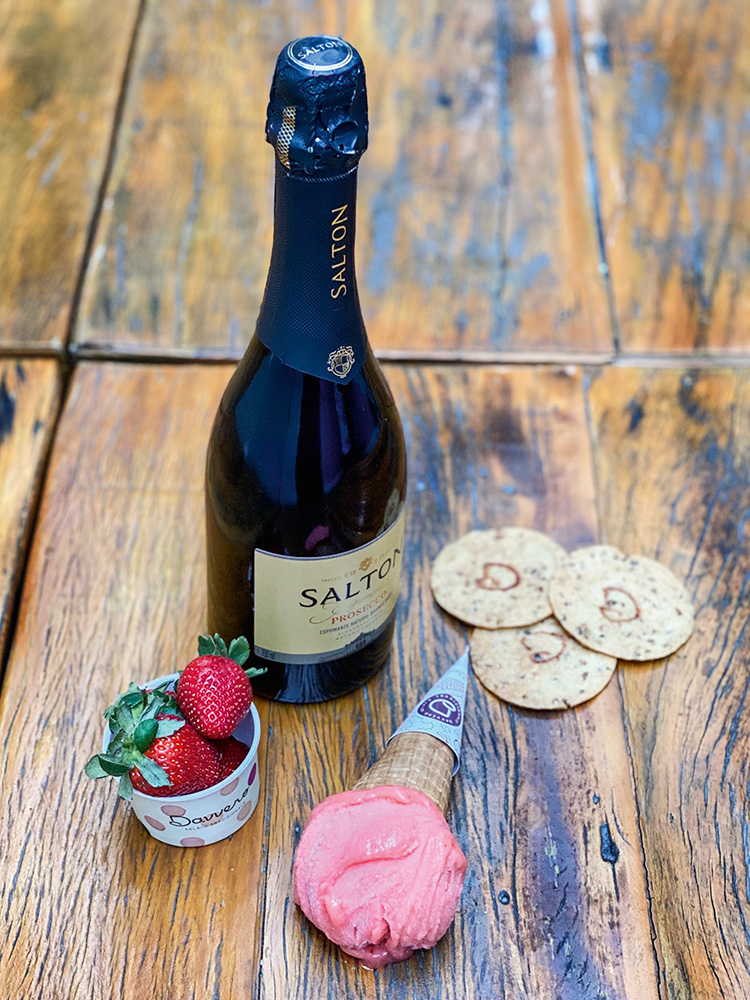 Davvero – sorvete sabor espumante salton Davvero: mistura de prosecco Salton com morango