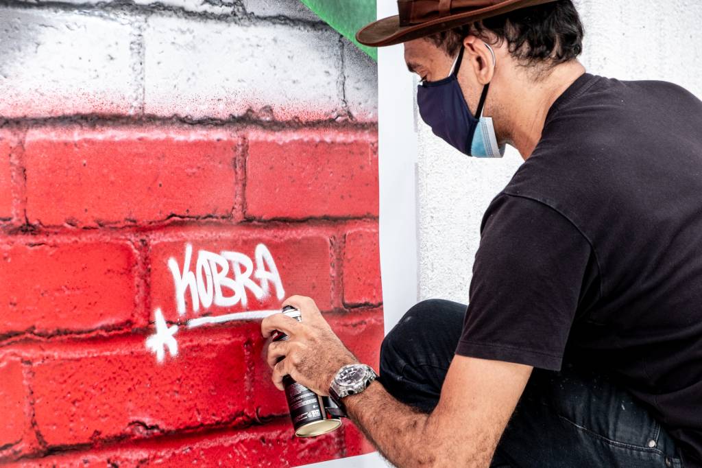 Kobra assina homenagem às vítimas de tragédia no Líbano. Kobra assina homenagem às vítimas de tragédia no Líbano.