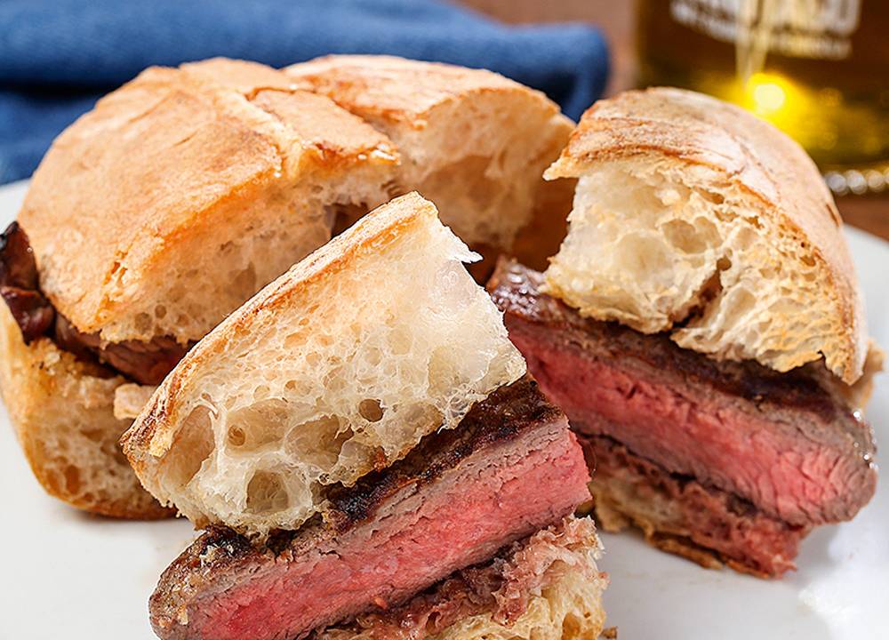 Prego da diretoria: 200 gramas de carne no pão rústico