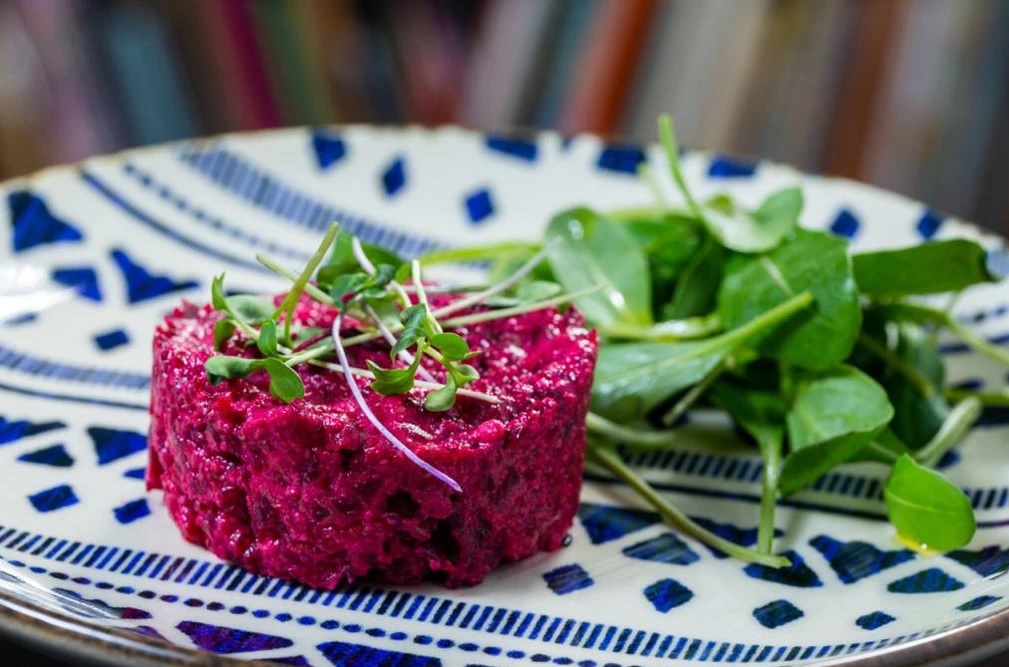 Tartare de beterraba do restaurante Tenório no Teatro da Rotina