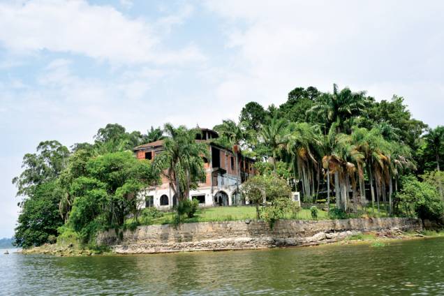 Riviera: casa e barcos abandonados