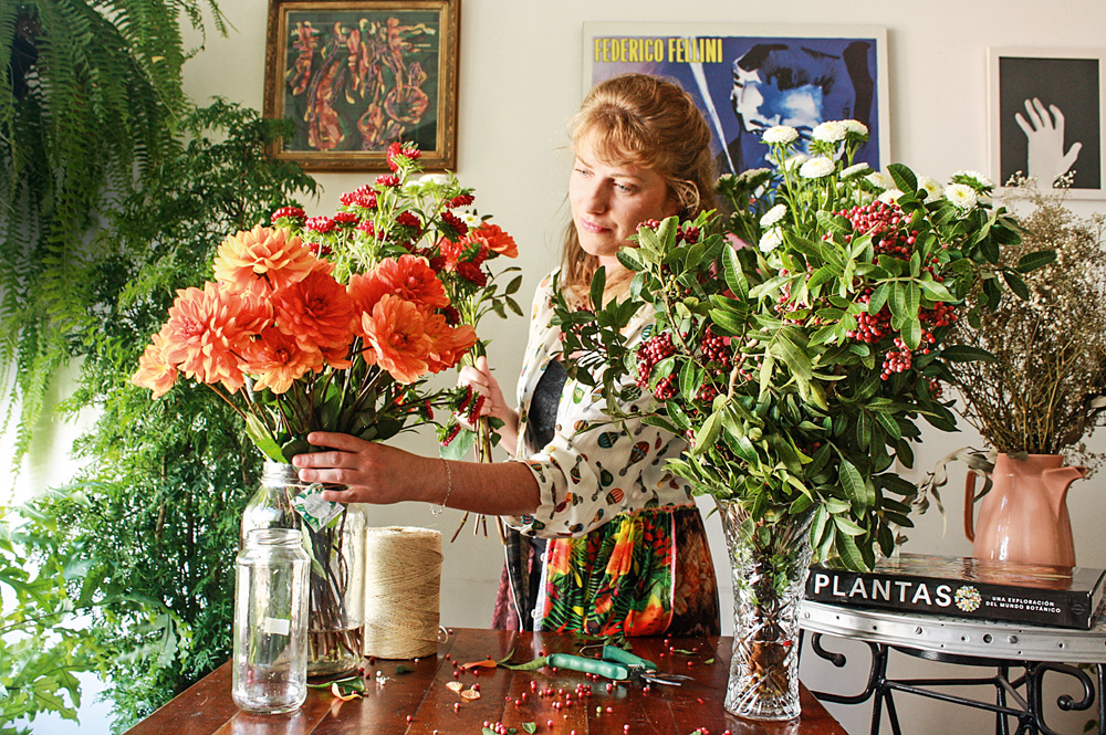 Babá de planta e hotel especializado são opções para seu jardim nas férias