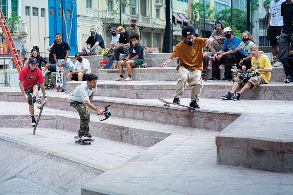 Vale do Anhangabau skate redução de danos Formiga sendo gravado em uma escada de degraus largos
