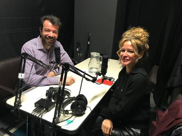 Raul Juste Lores e Carol Bueno na gravação do podcast SPSonha