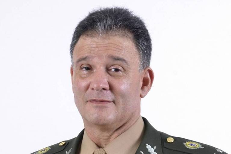 Retrato do general Carlos Roberto Pinto de Souza