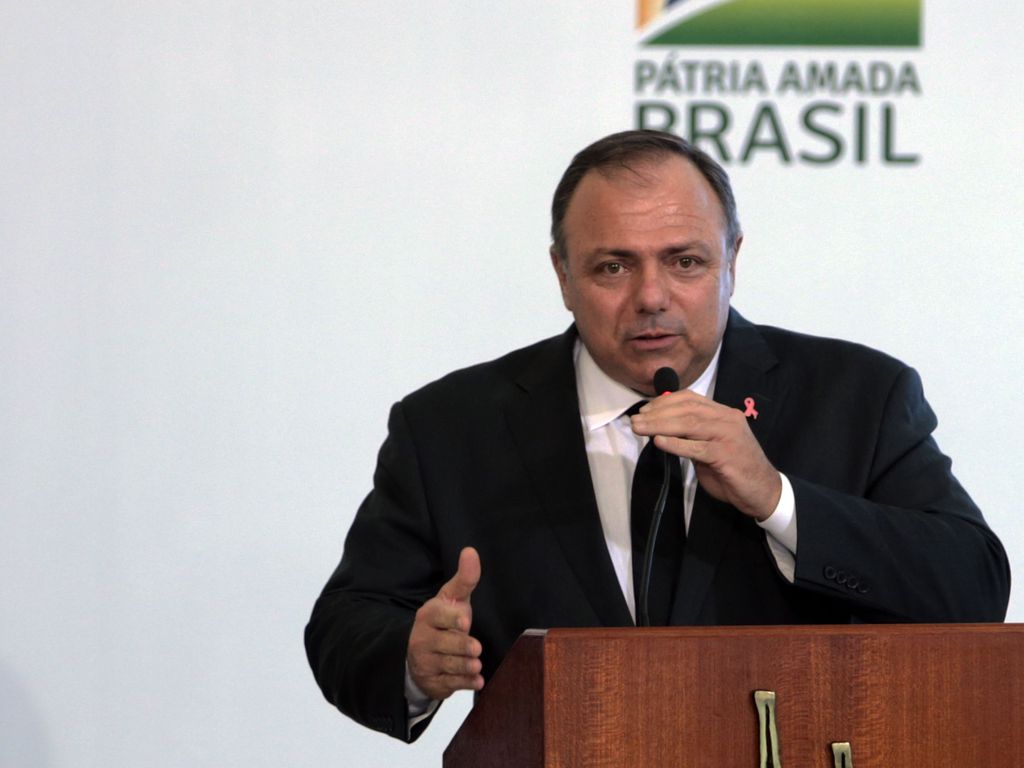 Imagem mostra Eduardo Pazuello, ministro da Saúde, discursando