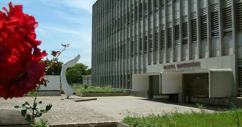 Foto mostra fachada do prédio do Hospital Universitário da USP