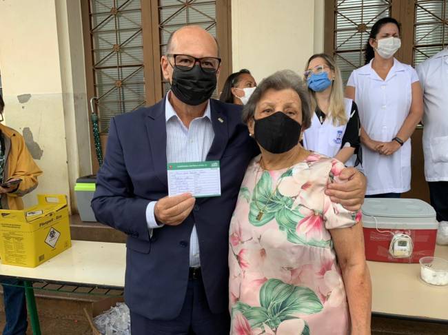Dimas Covas: diretor do Butantan vacina a própria mãe no interior de São Paulo