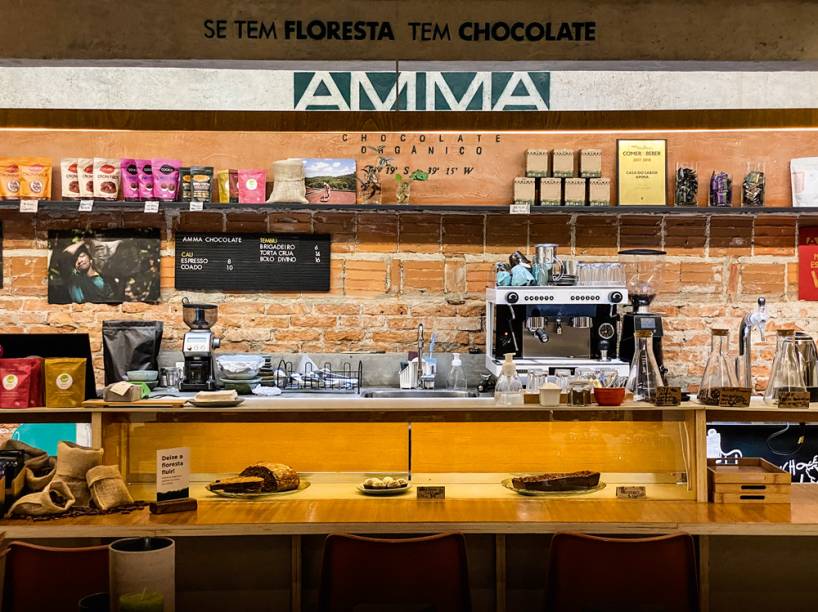 Café: nos fundos da loja Bemglô Café: nos fundos da loja Bemglô