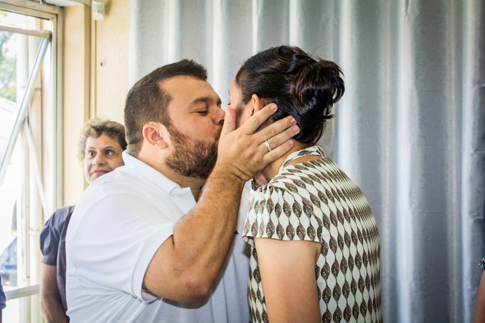 caio e katia se beijam