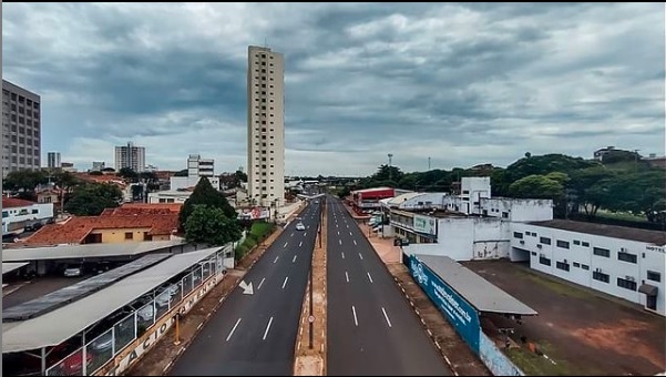 Araraquara: restrição de circulação e fechamento do comércio começou às 12h deste domingo (21)