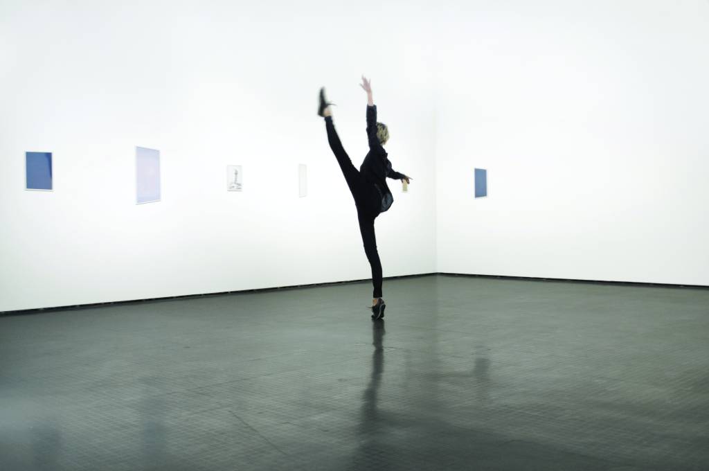 Da série 'Dancing in My Room': experimentalismo com materiais e técnicas