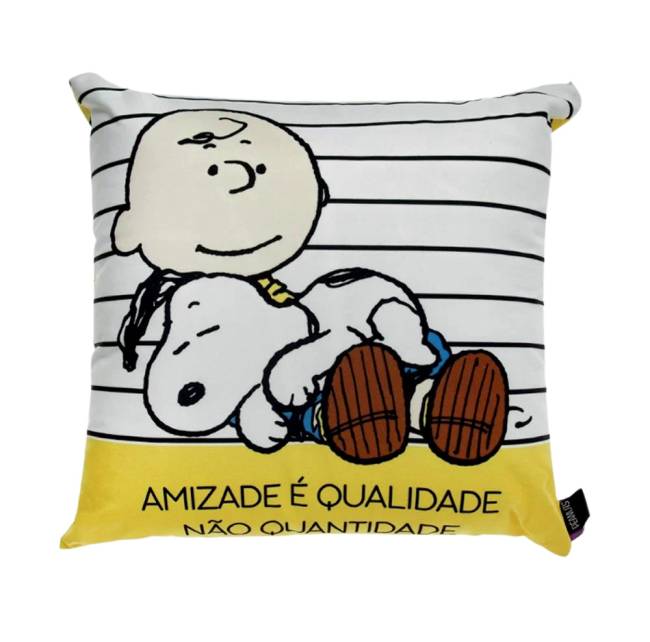 Relax de primeira: uma seleção de almofadas lindas e aconchegantes Almofada Snoopy Amigos 40x40 cm. Camicado. camicado.com.br
