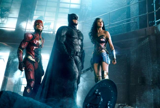 Os heróis Flash, Batman e Mulher-Maravilha
