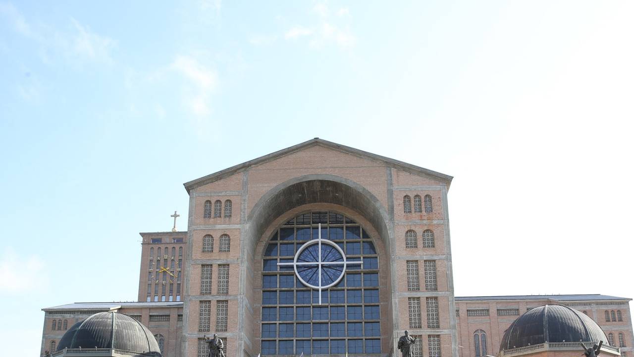 Imagem mostra prédio do Santuário de Aparecida