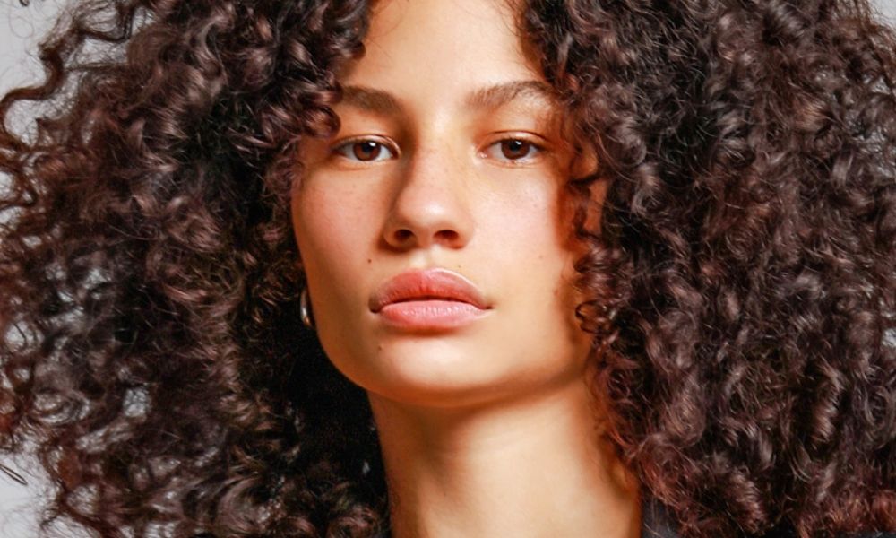 Atriz da Brasilândia é protagonista de clipe de Selena Gomez