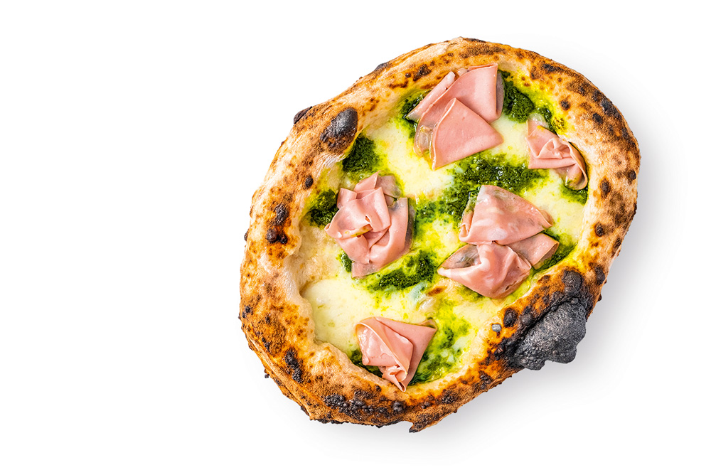 Pizza mercadão: recheio de muçarela, mortadela e pesto