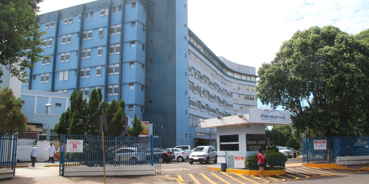 Fachada do hospital Santa Casa de Araçatuba