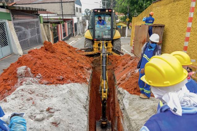 As obras de saneamento chegaram a 45% da meta em abril: a cidade despejava 2 800 litros de esgoto por segundo no Pinheiros
