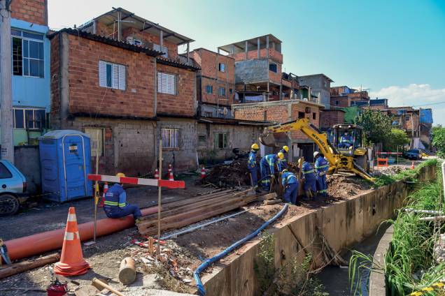 As obras de saneamento chegaram a 45% da meta em abril: a cidade despejava 2 800 litros de esgoto por segundo no Pinheiros