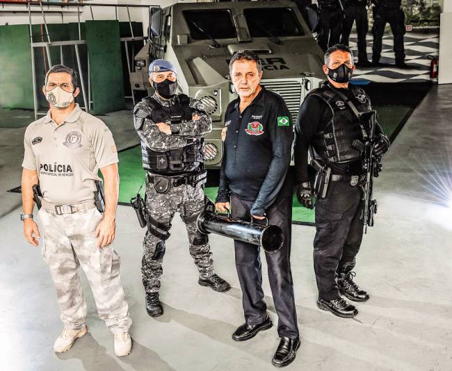 Força-tarefa caça festas clandestinas e conta com infiltrados para descobrir local de eventos