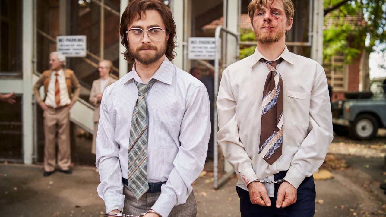 Daniel Radcliffe em cena de Escape from Pretoria, produção da Particular Crowd