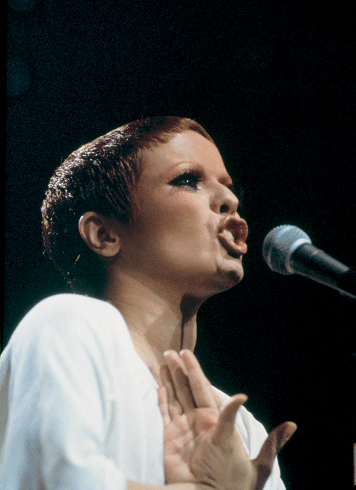 Elis Regina no show “Falso Brilhante”, no Teatro Bandeirantes. Elis Regina no show