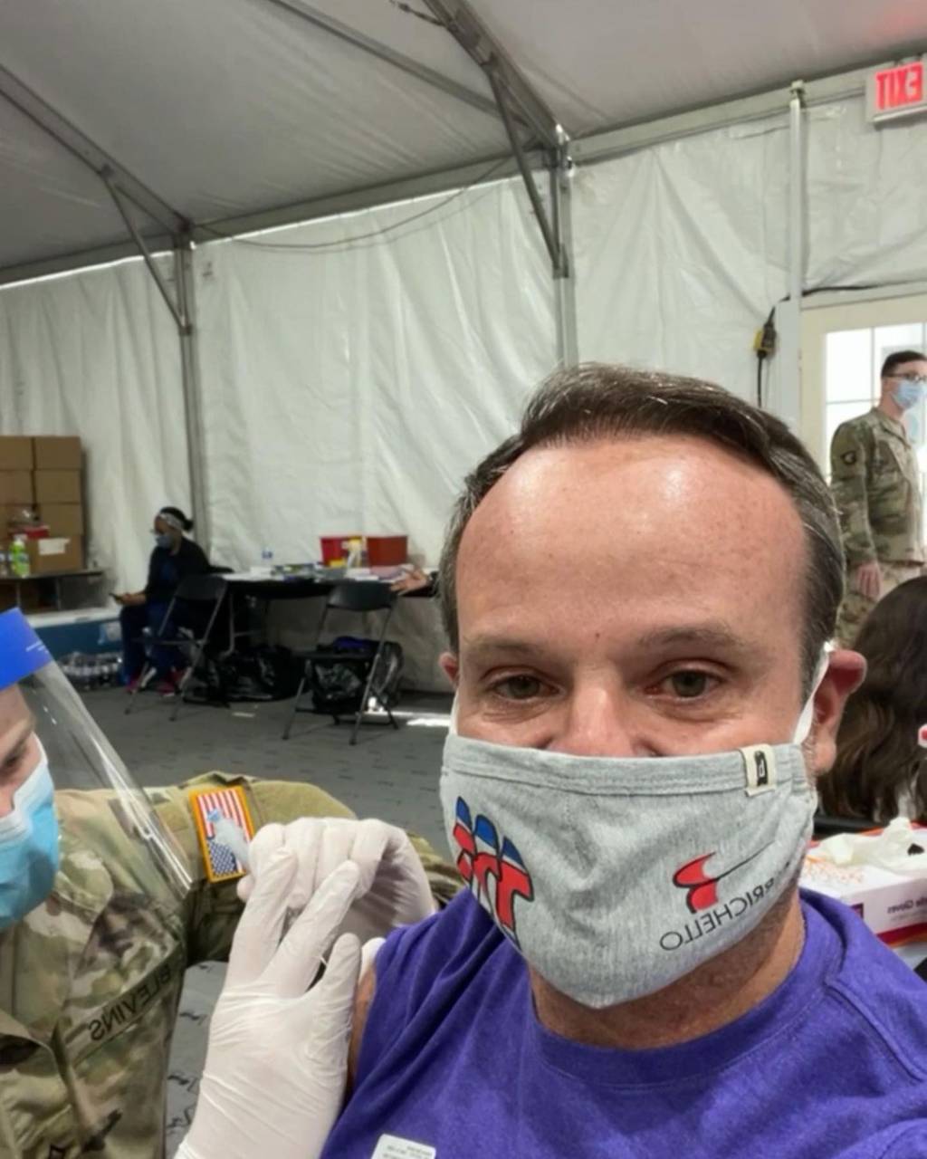 Saiu na frente: Rubinho se vacina antes da maioria dos brasileiros e vira meme