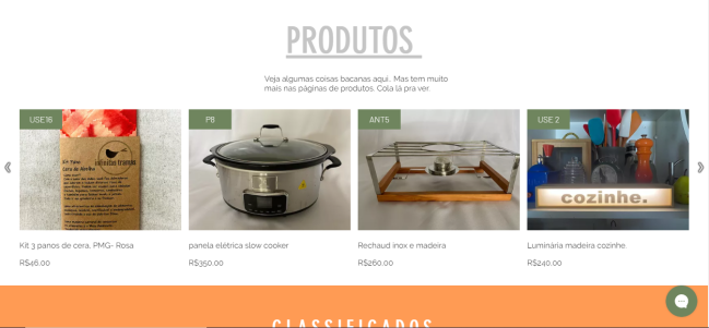 print de site de e-commerce com ofertas de panos vermelhos, panela elétrica de metal, rechaud de inox e madeira e luminária de madeira escrito 