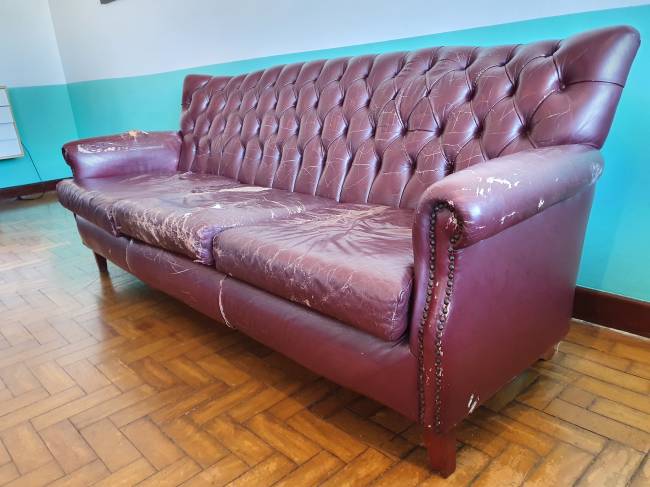 O sofá que causou comoção no Twitter: peça já é vendida a 20 000 reais