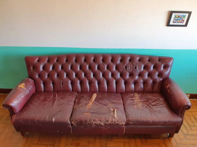 O sofá que causou comoção no Twitter: peça já é vendida a 20 000 reais