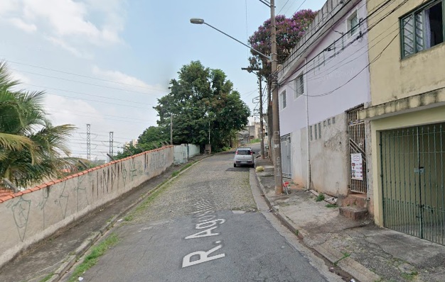 Imagem mostra captura do Google Street View de rua na Zona Norte