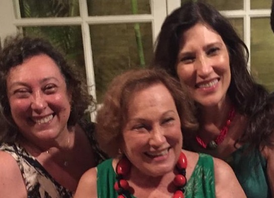 Imagem mostra Barbara Bruno, Nicette Bruno e Beth Goulart