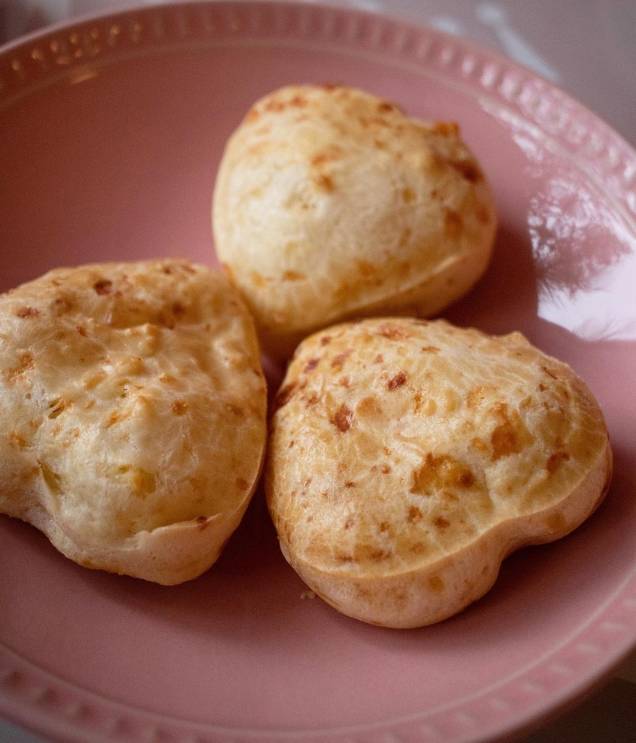 Pão de queijo: com queijo Serra da Canastra em formato de coração