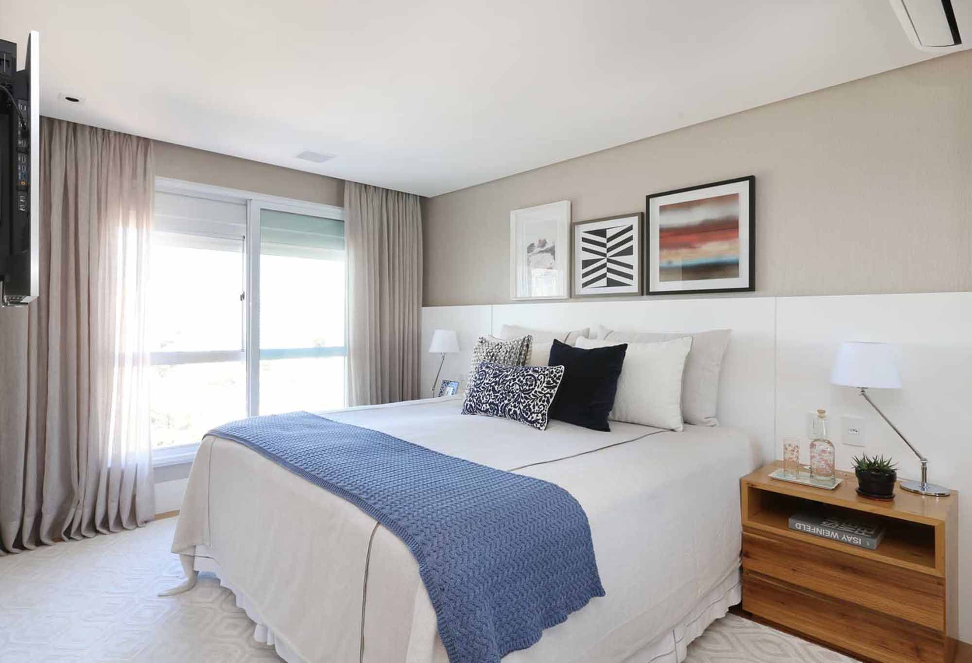 Azul une apartamento visualmente e é ponto de luz em decoração clean.