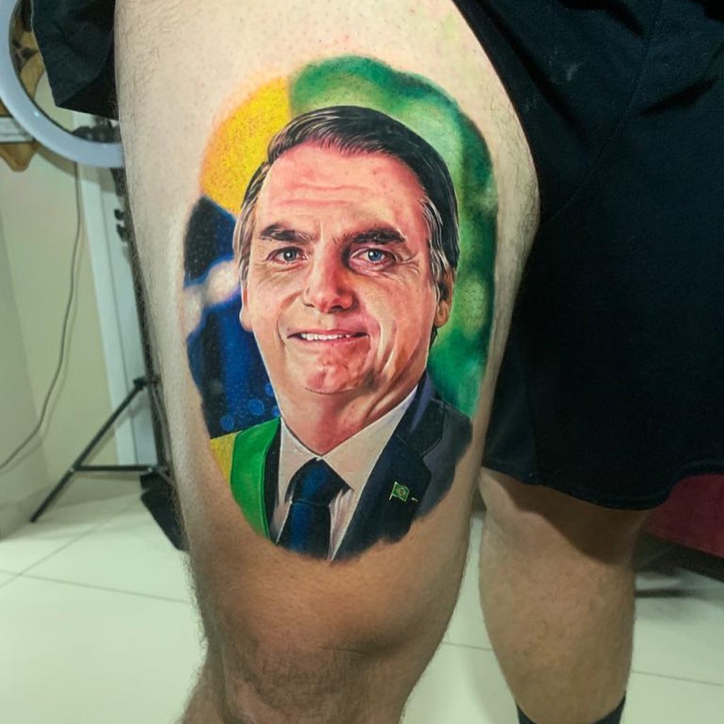 Imagem da tatuagem do rosto de Jair Bolsonaro
