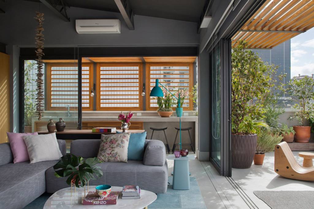 Adriana-Esteves02 Cobertura duplex no Rio de Janeiro possui área íntima de 151 m²