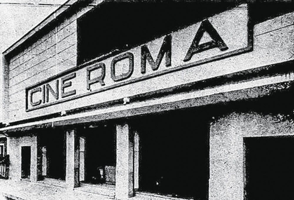foto em preto e branco da fachada do cine roma