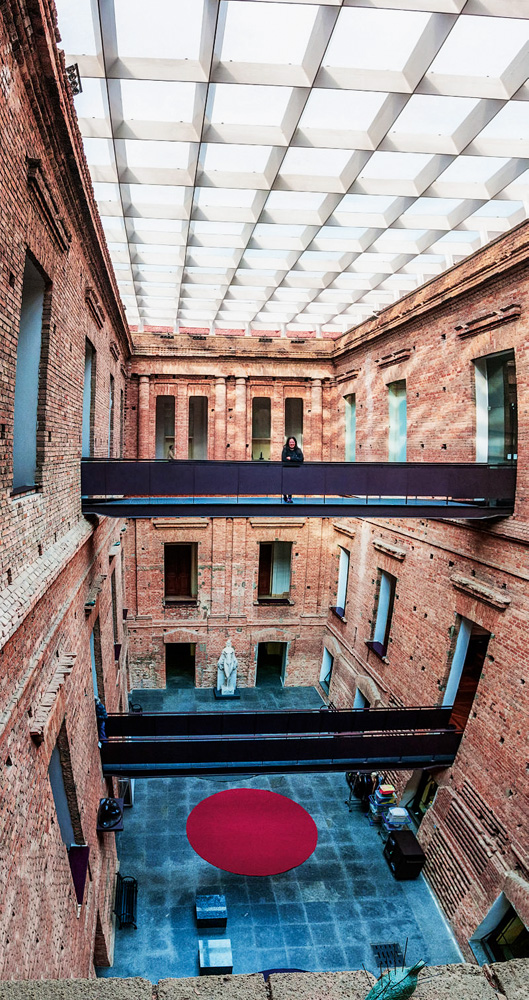 memória-PAULO-MENDES-DA-ROCHA-filho-pinacoteca.jpg vão central da pinacoteca