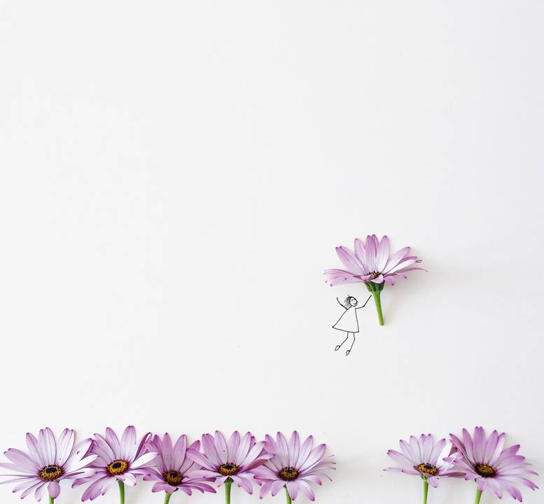 A imagem mostra uma série de flores enfileiras com uma delas saltando, em uma plano mais alto. Essa flor destacada tem um desenho de uma menina ao lado dela, como se a tivesse levantando.
