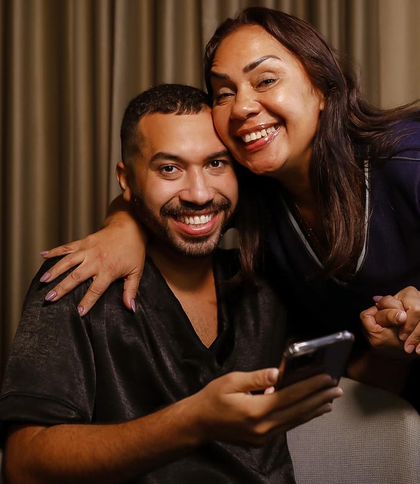 “Tive que me deitar com homem pra trazer comida para casa”, diz mãe de Gil