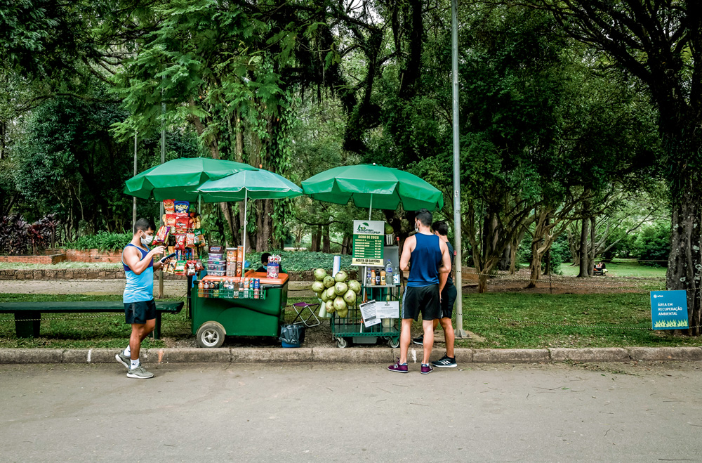 IBIRAPUERA-ambulantes Sob gestão privada, Parque Ibirapuera ganha melhorias e novos problemas