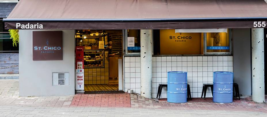 Fachada da St. Chico: na Rua dos Pinheiros