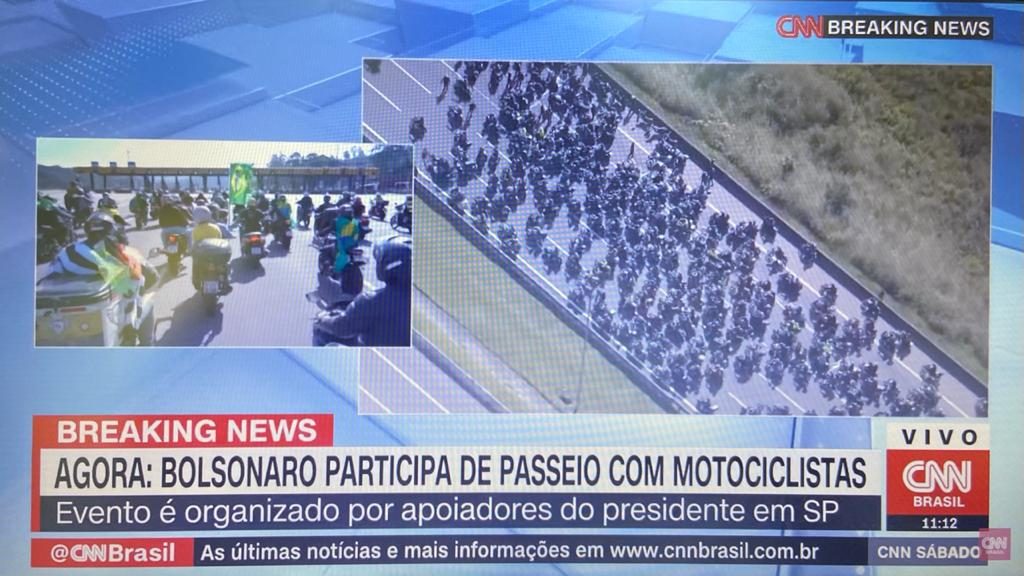 Presidente Bolsonaro participa de motociata com apoiadores em São Paulo