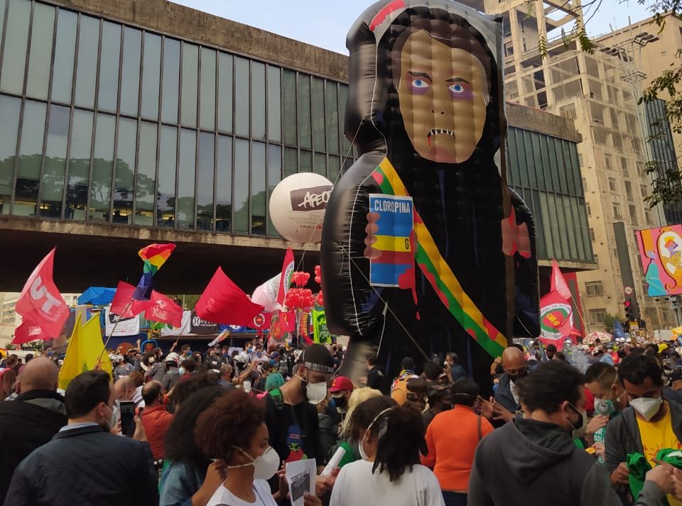 Imagem do boneco inflável representando Bolsonaro