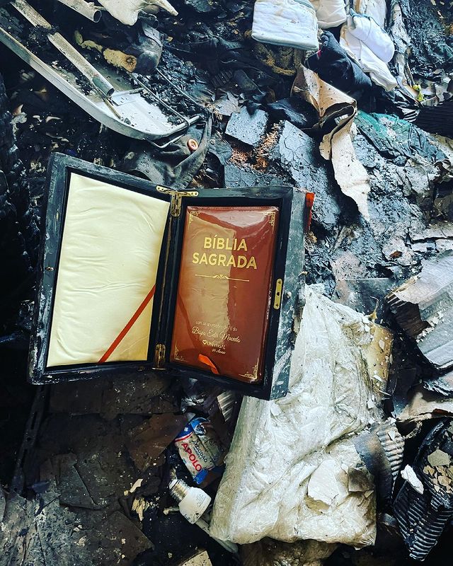 biblia-incendio-casa-fernando-sampaio Ator Fernando Sampaio perde tudo em incêndio e recebe apoio de famosos