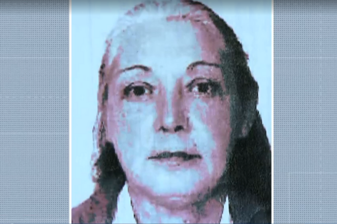 A imagem mostra um retrato de uma idosa que foi morta